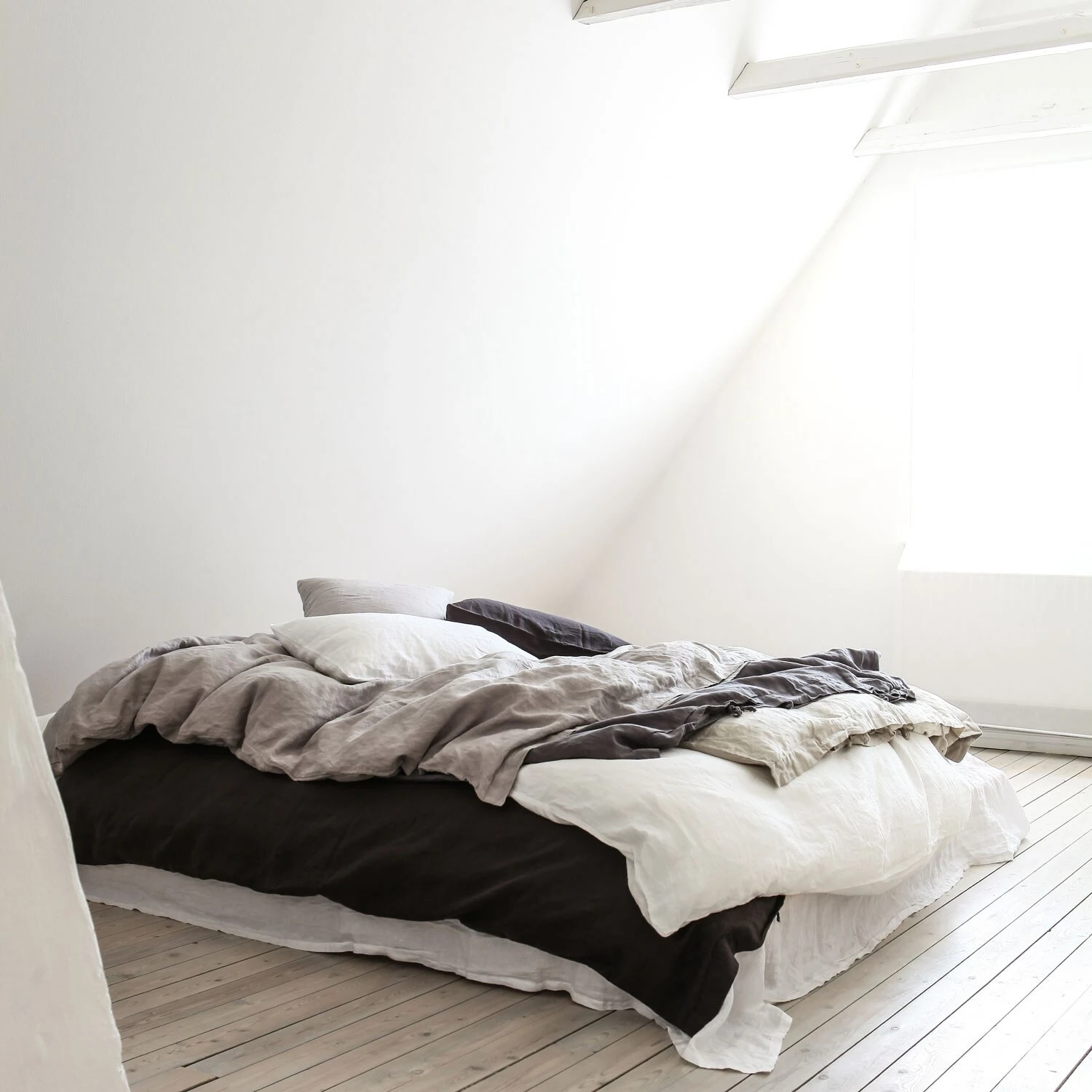 Tell Me More Pussilakana Pellava 150x200 Cm, Tummanharmaa - Image 2